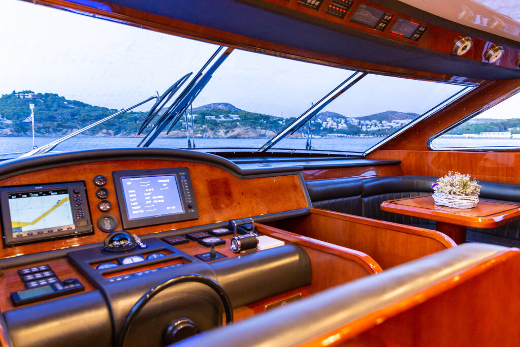 Luxus-Motoryacht Posillipo Technema 80 Pareaki