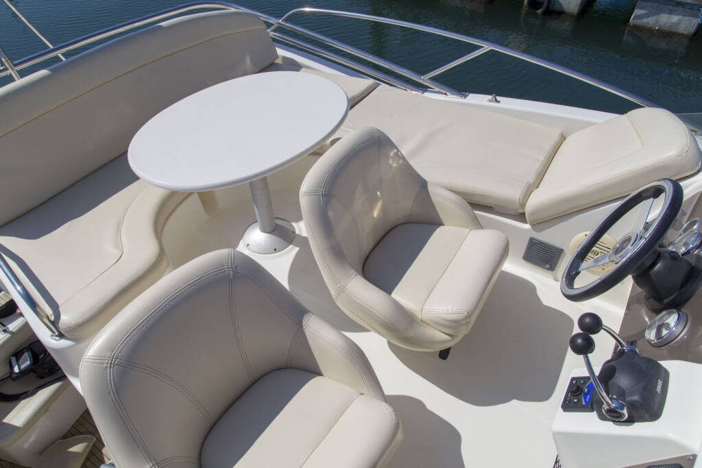 Motor boat Prestige 32 Solmar