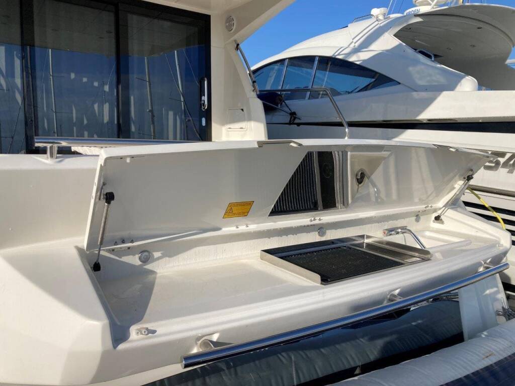 Motor yacht Prestige 460 Adudu 2