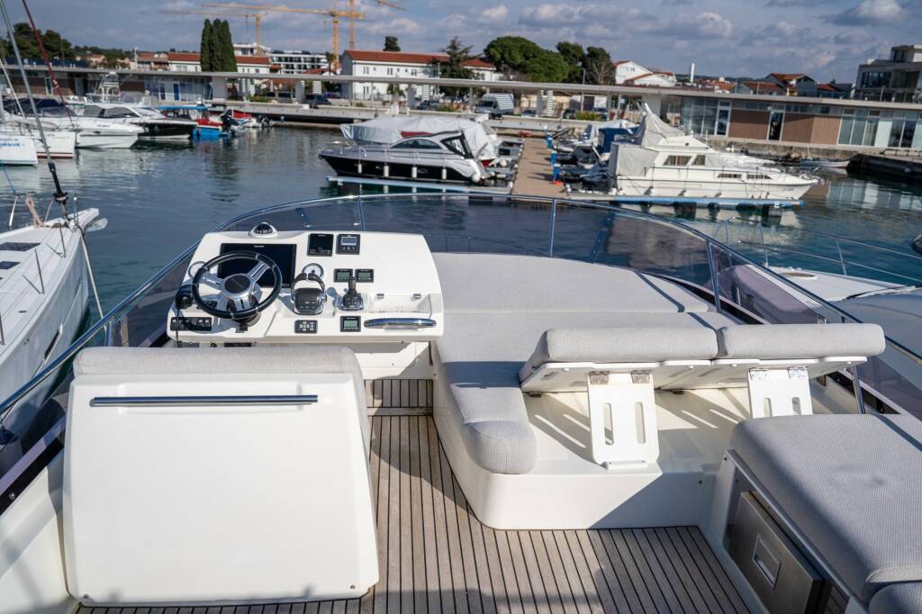 Motor yacht Prestige 460 Adudu 2