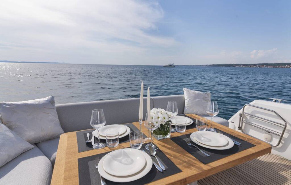 Motor yacht Prestige 460 Adudu 2
