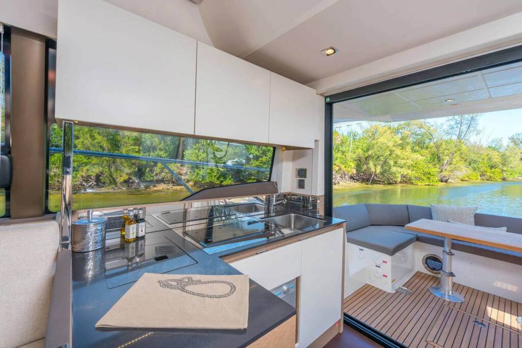 Motor yacht Prestige 460 Adudu 2