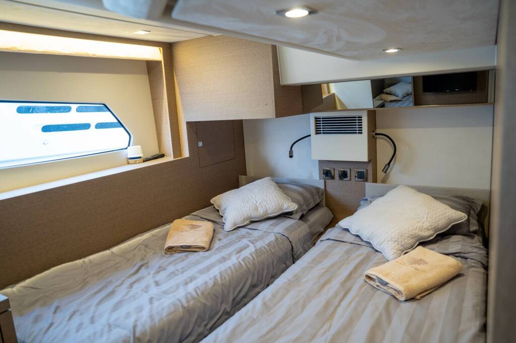 Motor yacht Prestige 460 Adudu 2