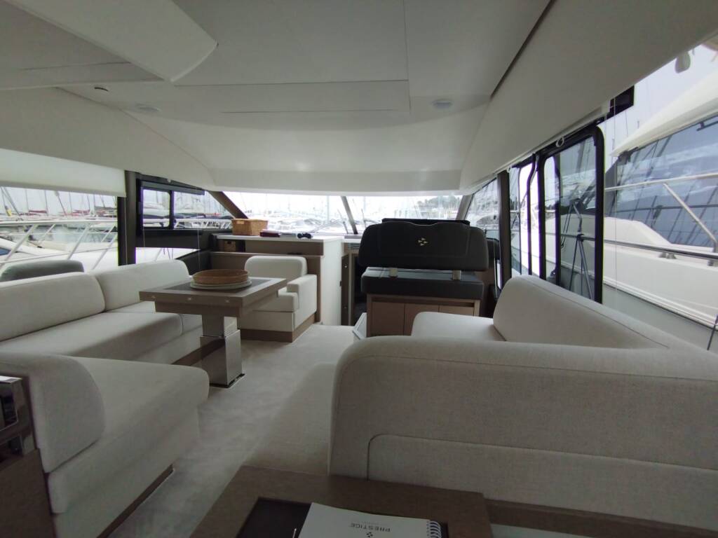 Motor yacht Prestige 520 Baby Indy