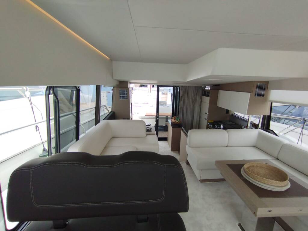 Motor yacht Prestige 520 Baby Indy
