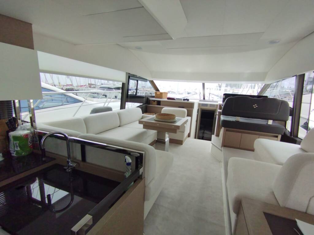 Motor yacht Prestige 520 Baby Indy