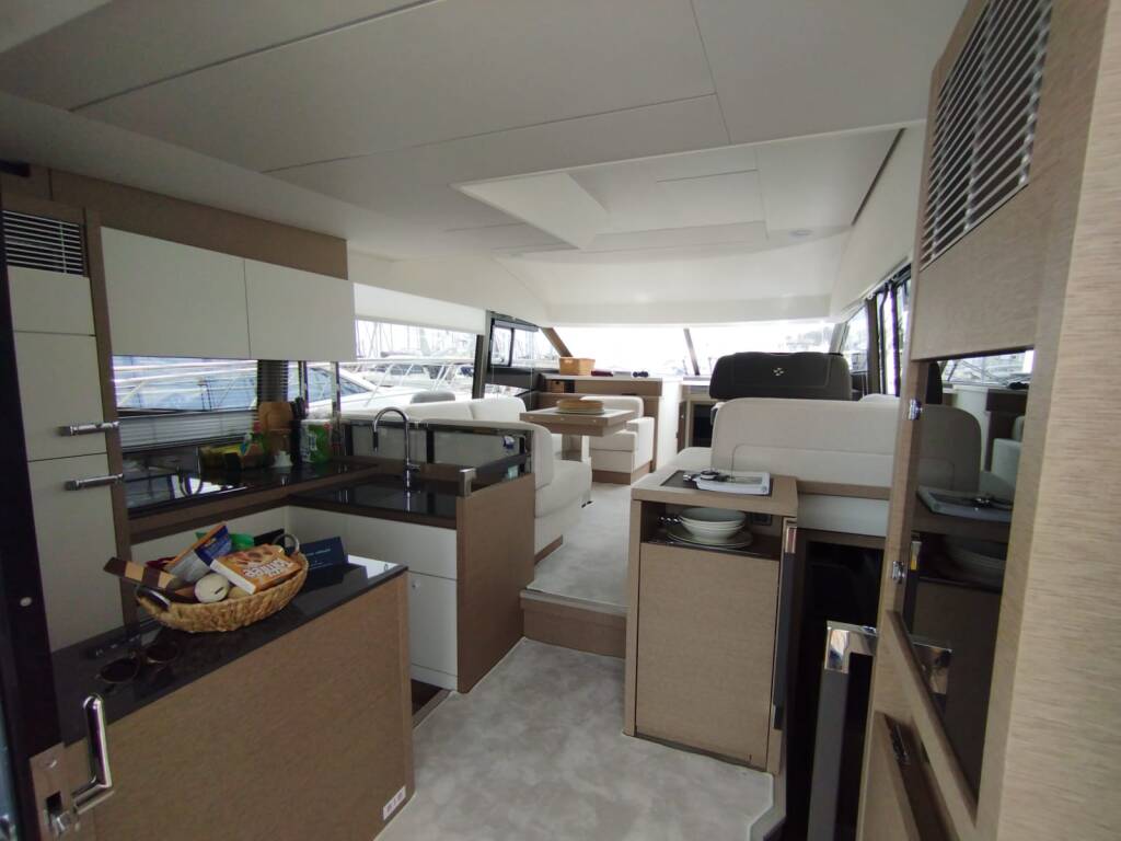 Motor yacht Prestige 520 Baby Indy