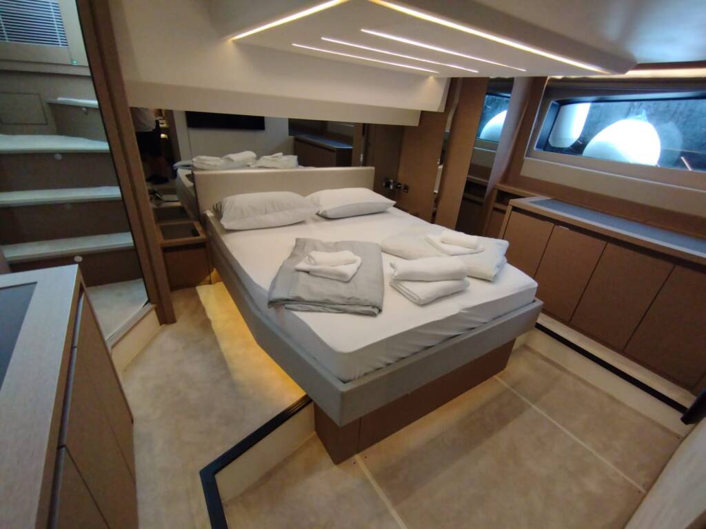 Motor yacht Prestige 520 Baby Indy