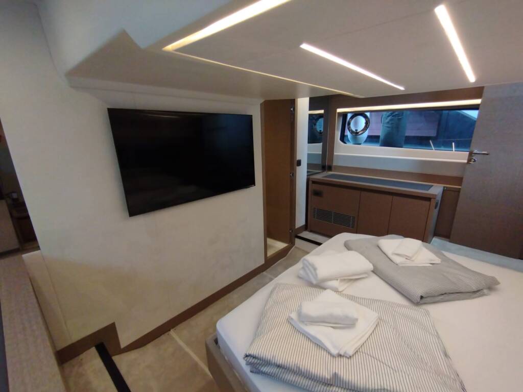 Motor yacht Prestige 520 Baby Indy