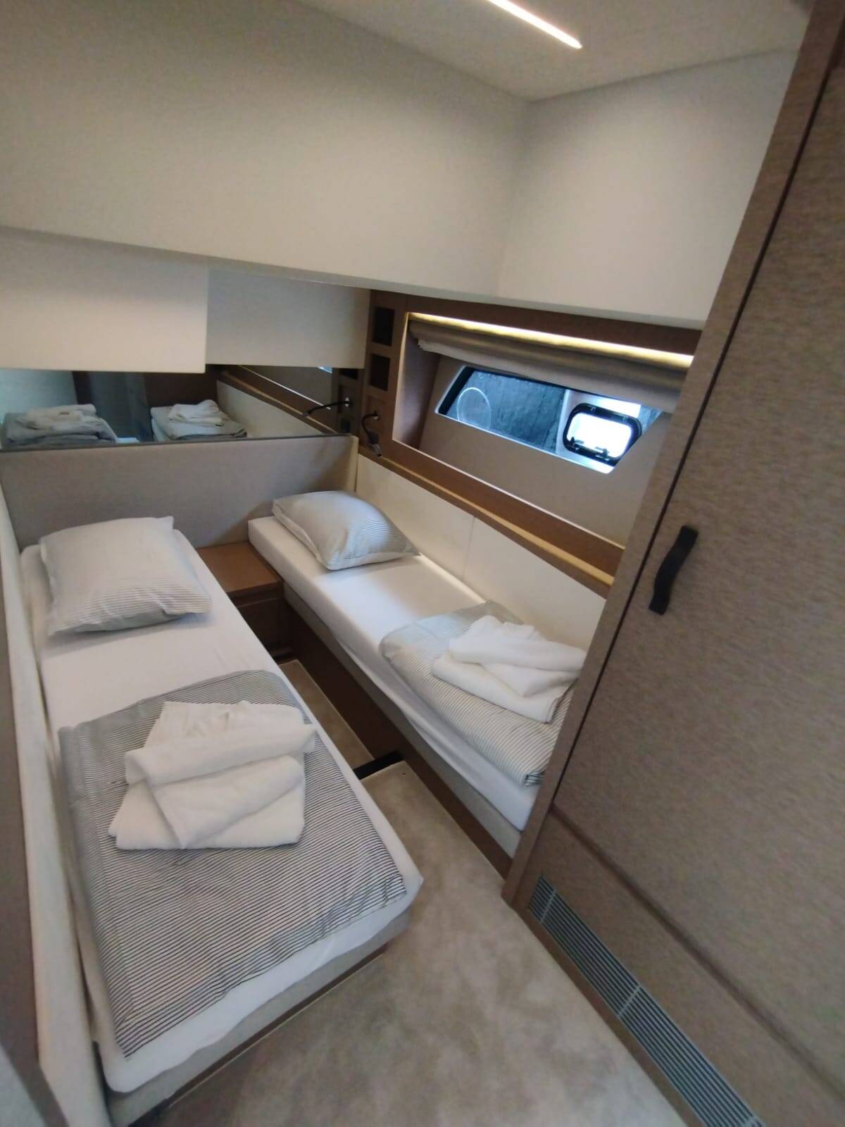 Motor yacht Prestige 520 Baby Indy