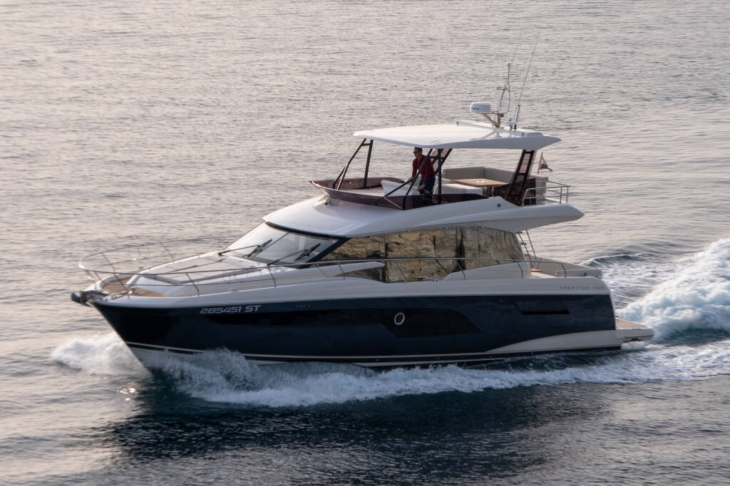 Motor yacht Prestige 520 Baby Indy