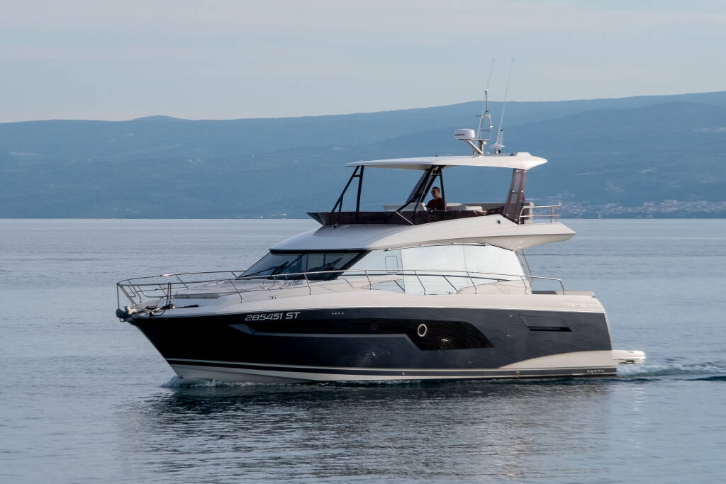 Motor yacht Prestige 520 Baby Indy