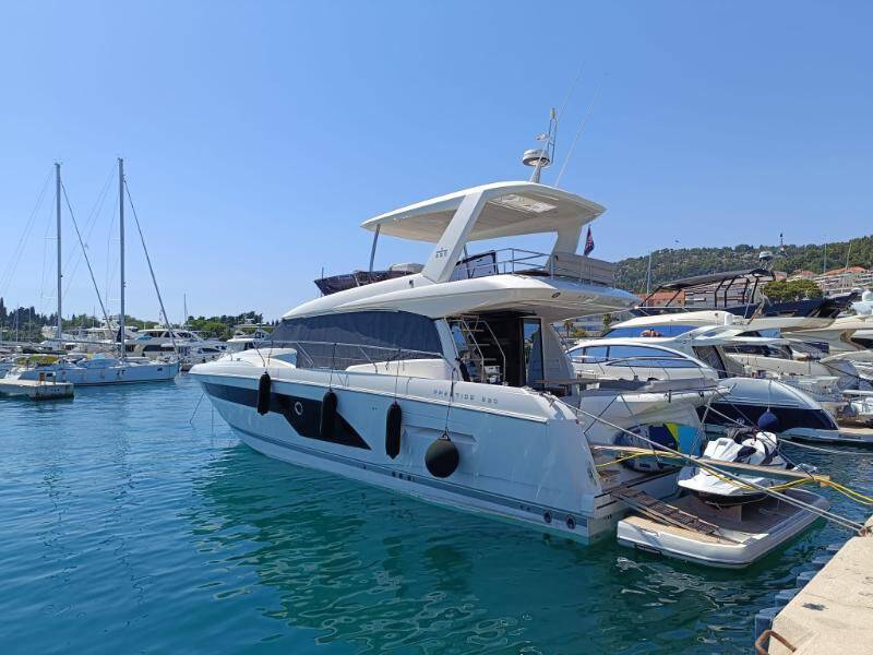 Motor yacht Prestige 590 Tereza