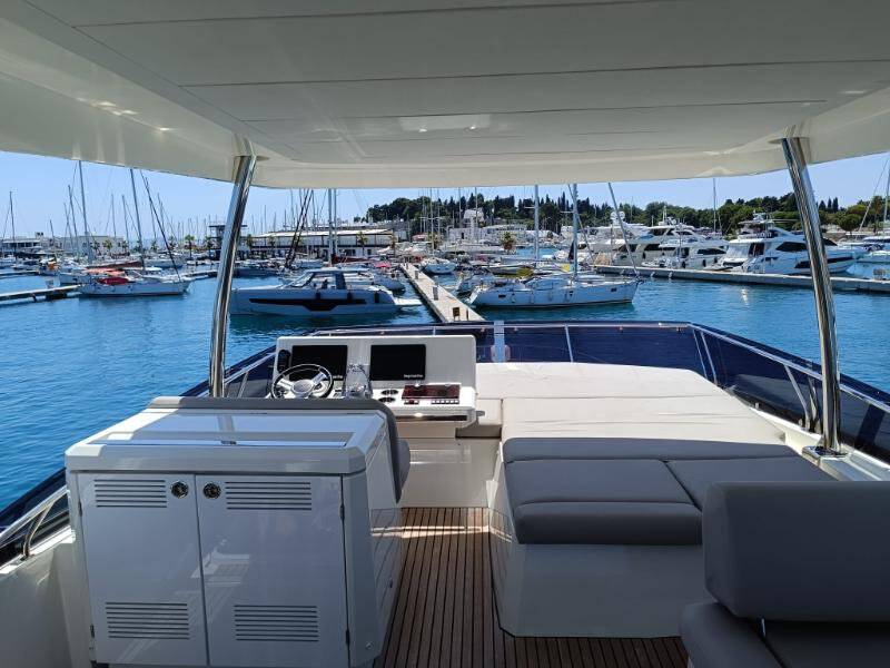 Motor yacht Prestige 590 Tereza