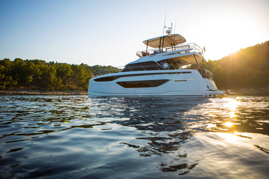 Power catamaran Prestige M48 Dolce far niente