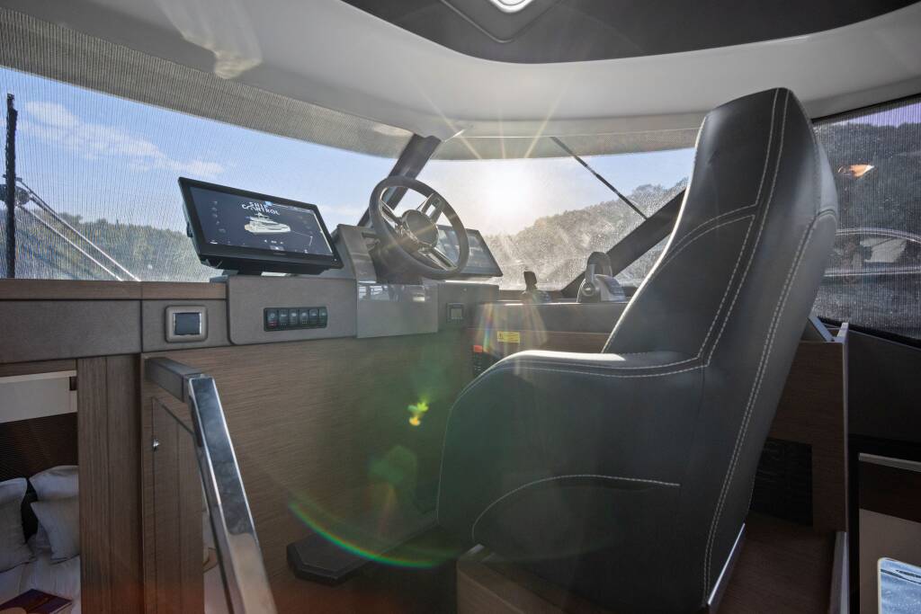 Power catamaran Prestige M48 Dolce far niente