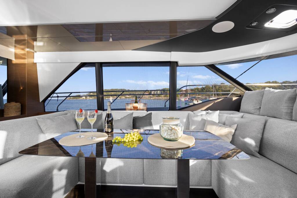 Power catamaran Prestige M48 Dolce far niente