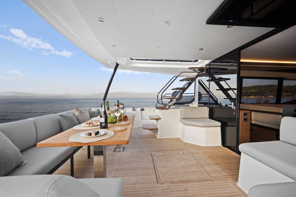Power catamaran Prestige M48 Dolce far niente