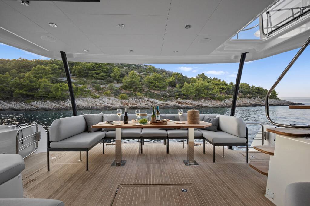 Power catamaran Prestige M48 Dolce far niente