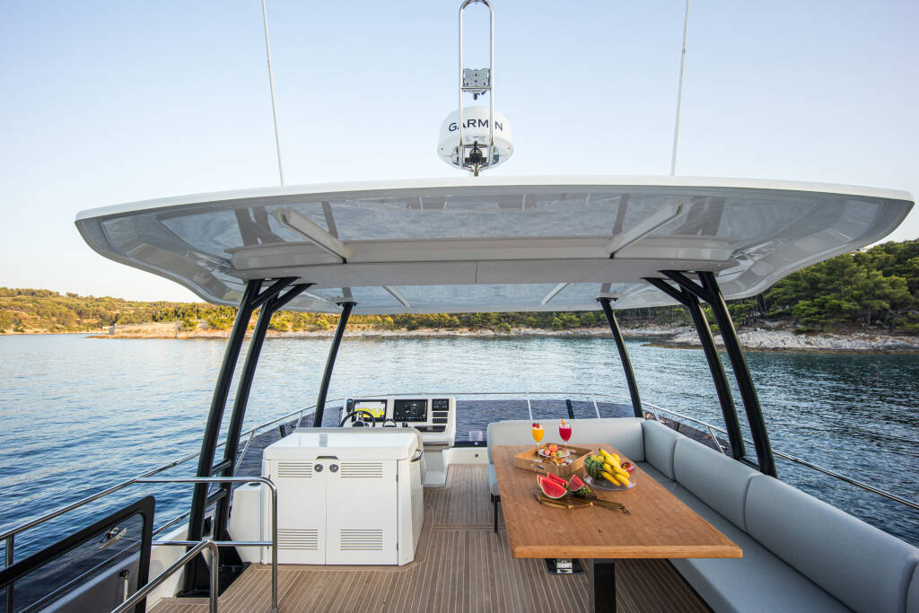 Power catamaran Prestige M48 Dolce far niente