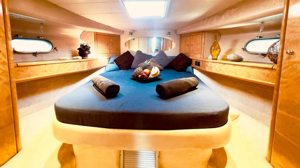 Motor yacht Princess 50 Champions