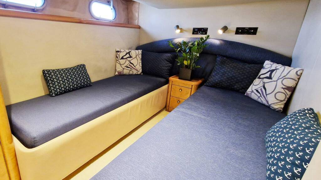 Motor yacht Princess 50 Champions