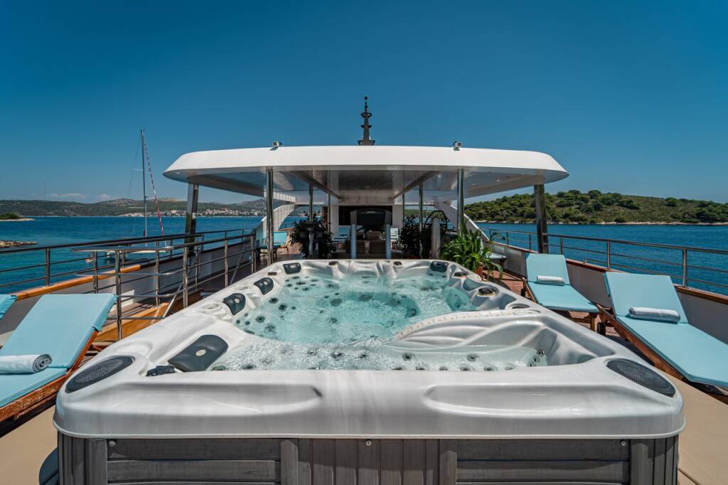 Luxus-Motoryacht Riva Riva