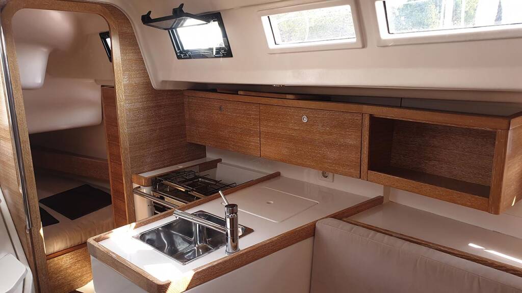 Sailing yacht Salona 33 Svity