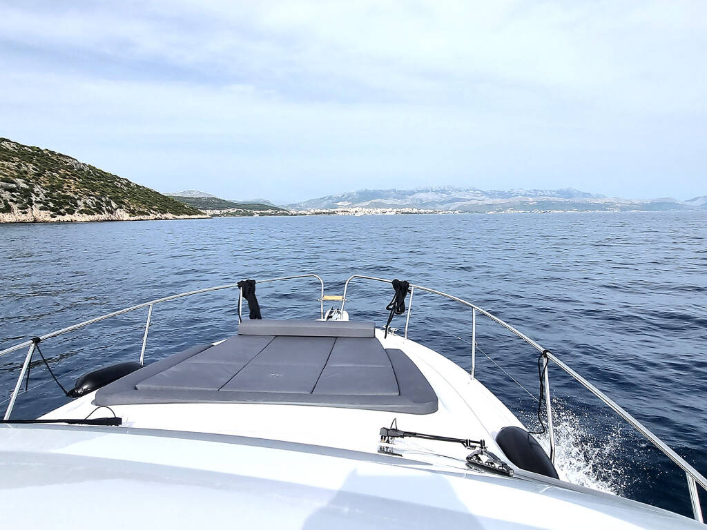 Motor yacht Sealine C390 Tireless