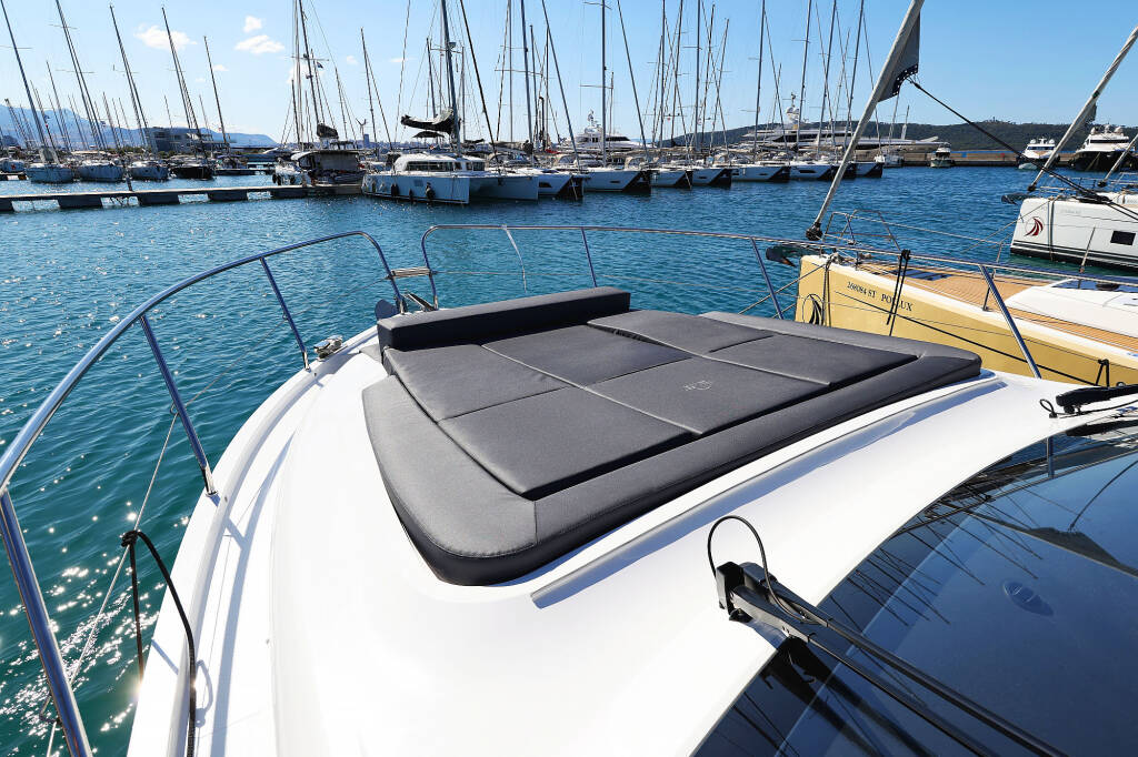 Motoryacht Sealine C390 Tireless