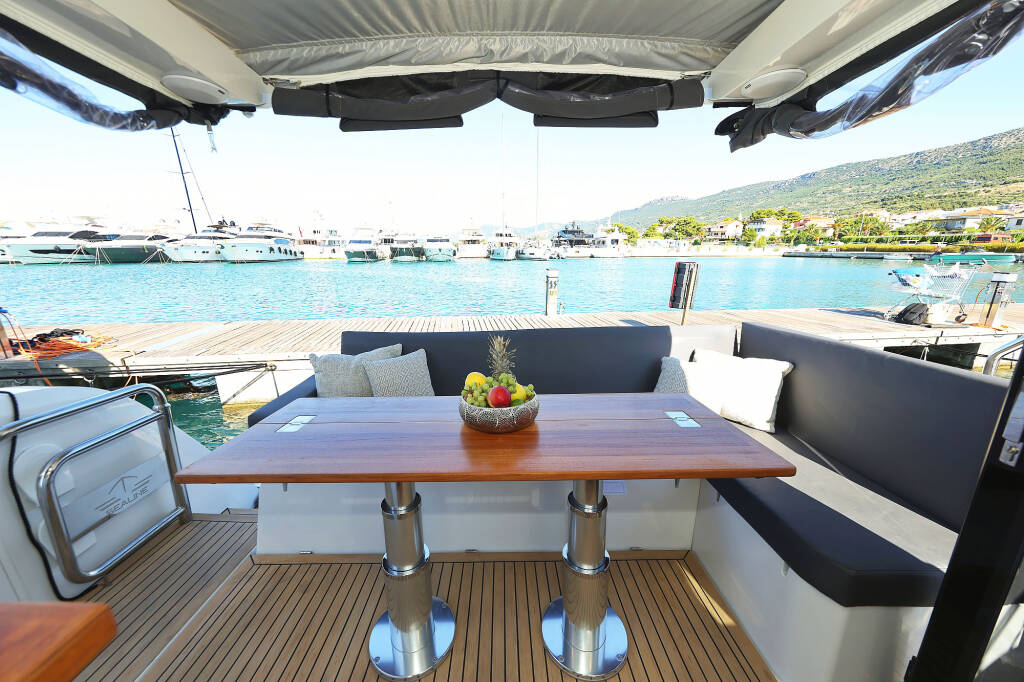 Motoryacht Sealine C390 Tireless