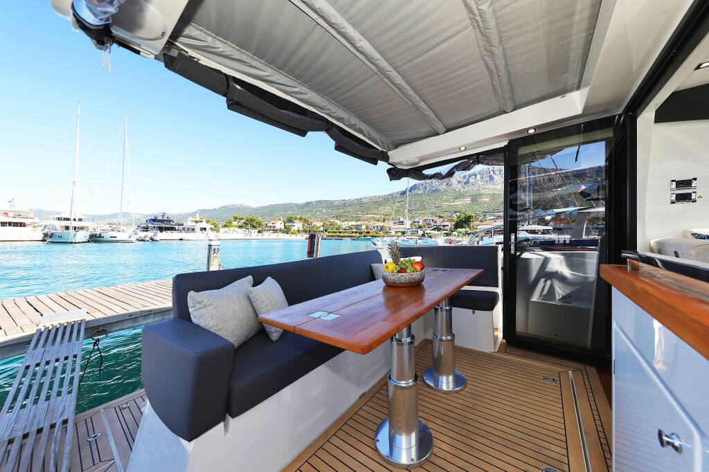 Motoryacht Sealine C390 Tireless