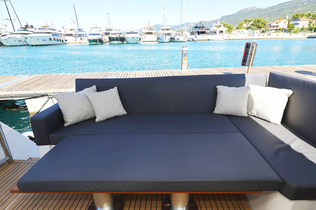 Motoryacht Sealine C390 Tireless