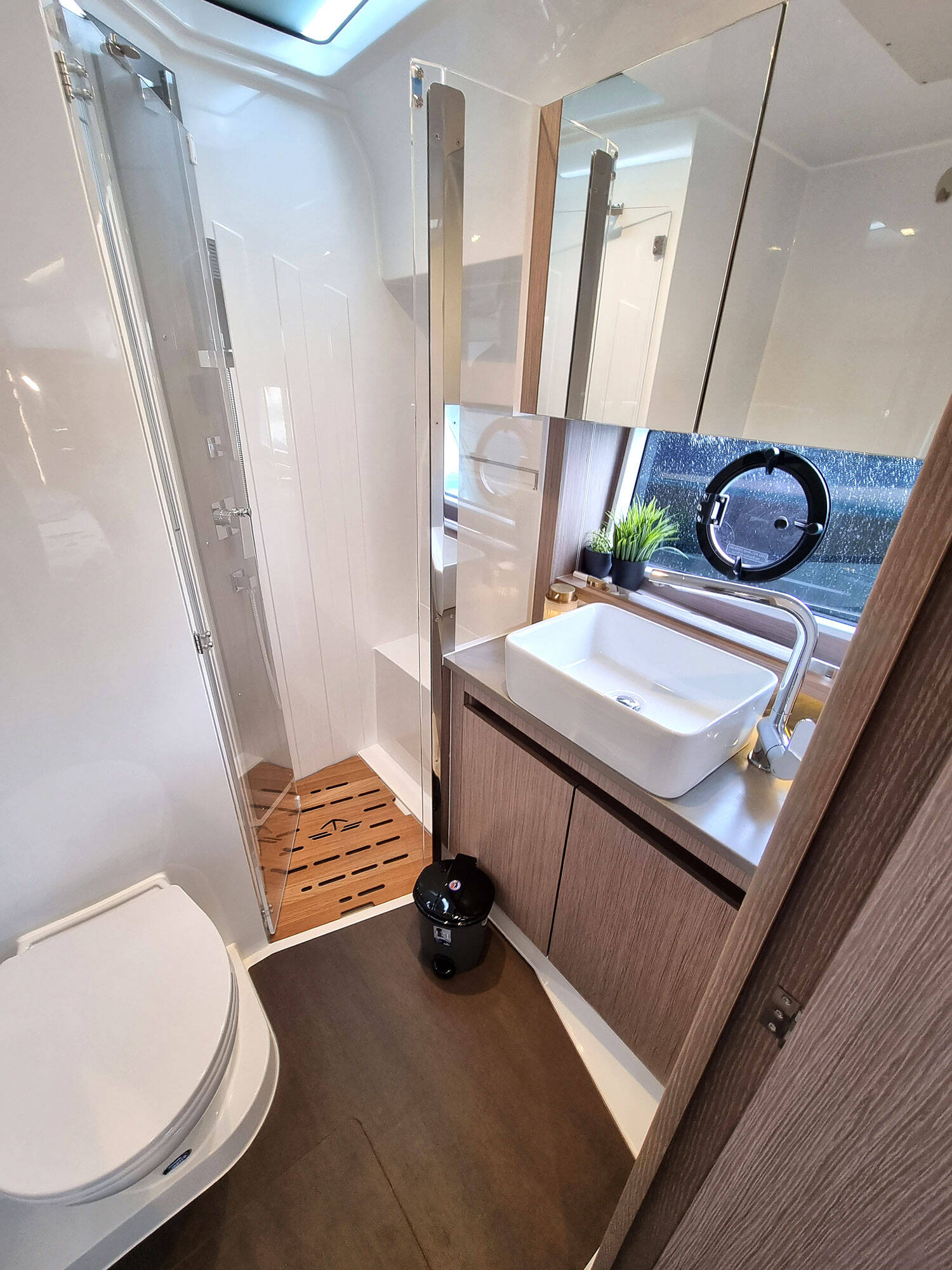 Motor yacht Sealine C390 Tireless