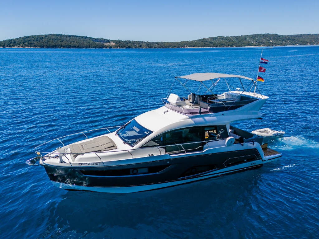 Motor yacht Sealine F430 Grace II