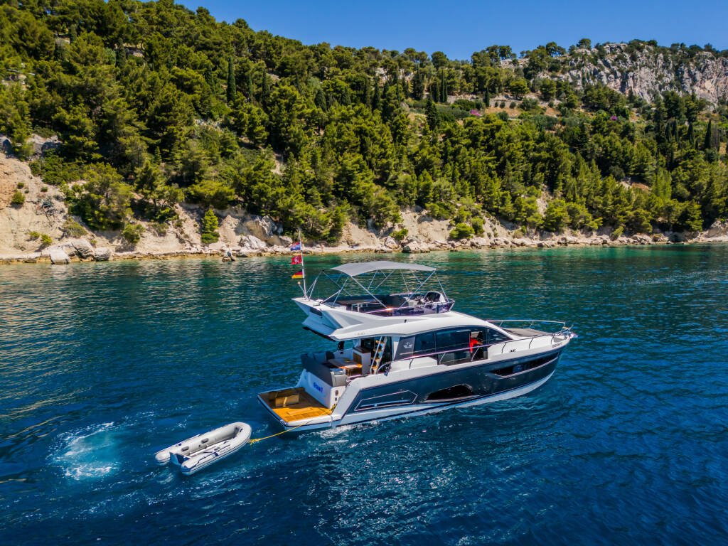 Motor yacht Sealine F430 Grace II