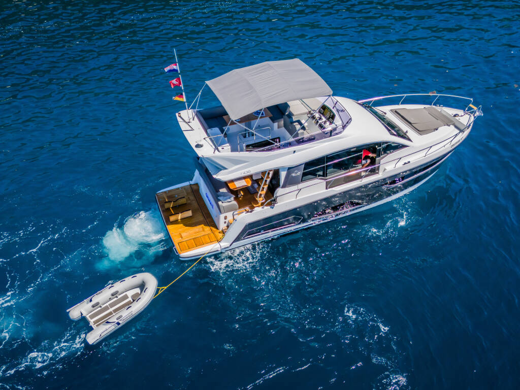 Motor yacht Sealine F430 Grace II