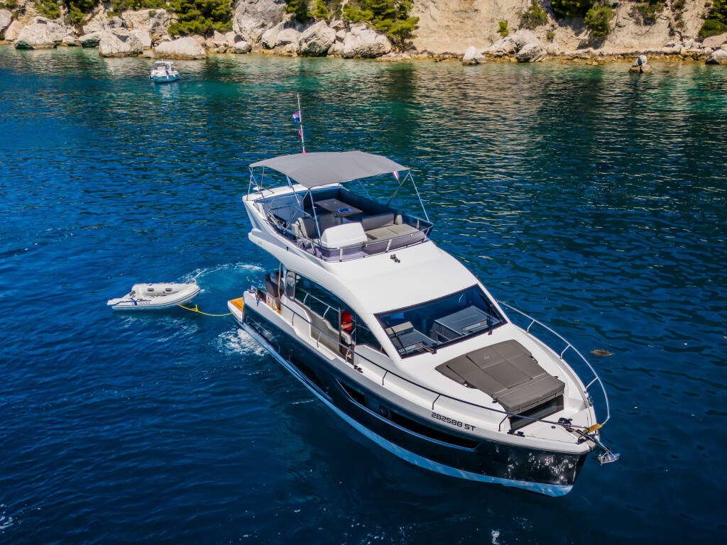 Motor yacht Sealine F430 Grace II