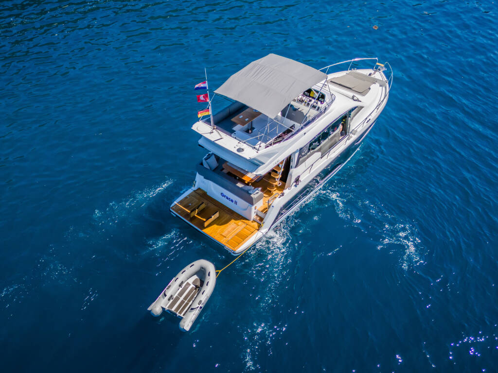 Motor yacht Sealine F430 Grace II
