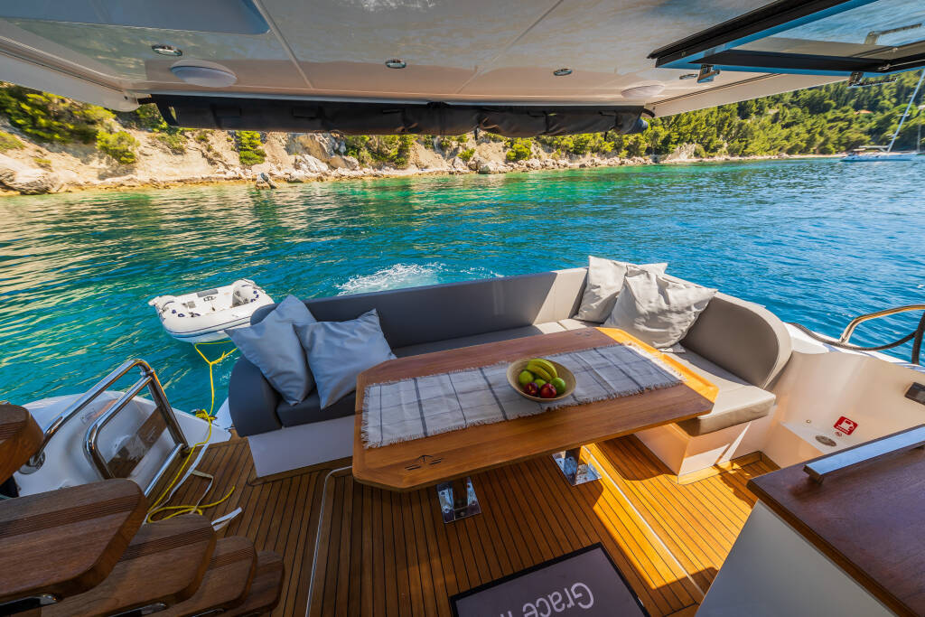 Motor yacht Sealine F430 Grace II