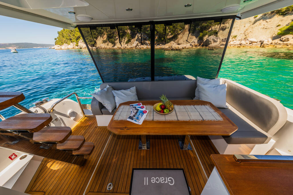 Motor yacht Sealine F430 Grace II