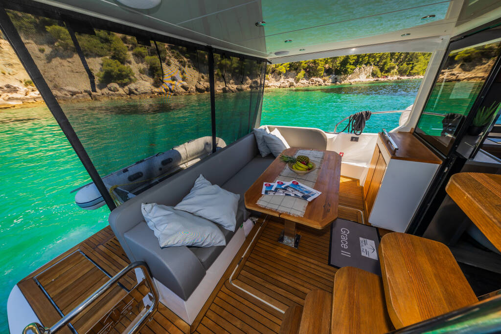 Motor yacht Sealine F430 Grace II