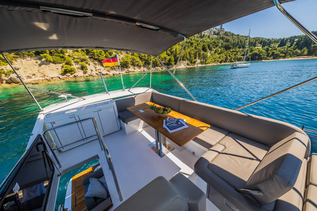 Motor yacht Sealine F430 Grace II