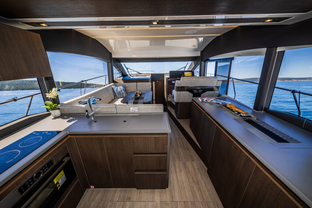 Motor yacht Sealine F430 Grace II