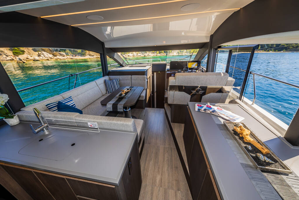Motor yacht Sealine F430 Grace II