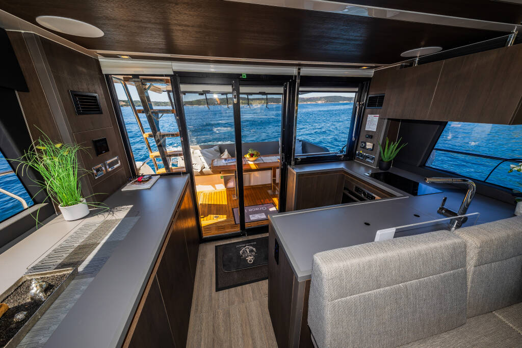 Motor yacht Sealine F430 Grace II