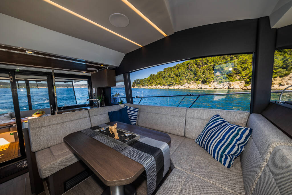 Motor yacht Sealine F430 Grace II