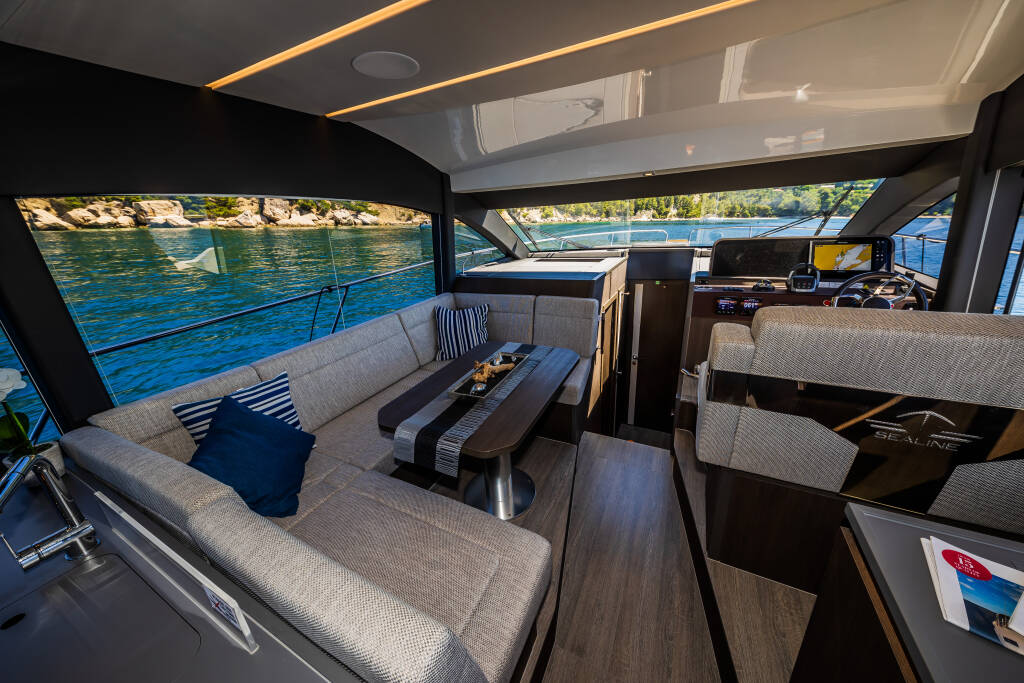 Motor yacht Sealine F430 Grace II