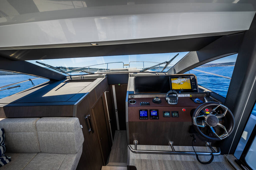 Motor yacht Sealine F430 Grace II