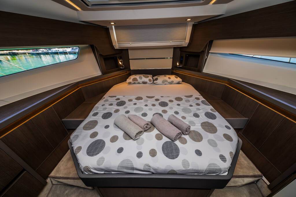Motor yacht Sealine F430 Grace II
